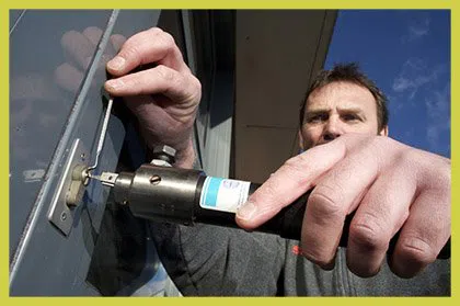 Miami Quickly Locksmith Miami, FL 305-908-3105 Miami Quickly Locksmith Miami, FL 305-908-3105 - 17-Emergency-Locks-Locksmith